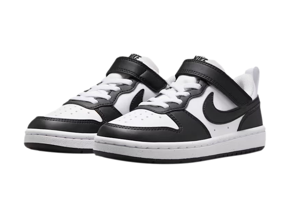 Tenis Nike Court Borough Low para niño en colores blanco y negro con correa y agujetas.