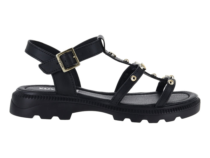 Sandalia negra de plataforma con tachuelas doradas y suela track.