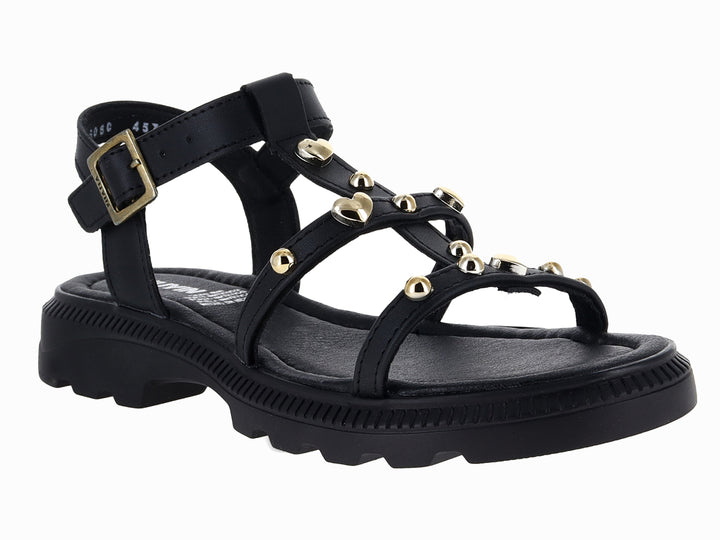 Sandalia negra de plataforma con tachuelas doradas y suela track.