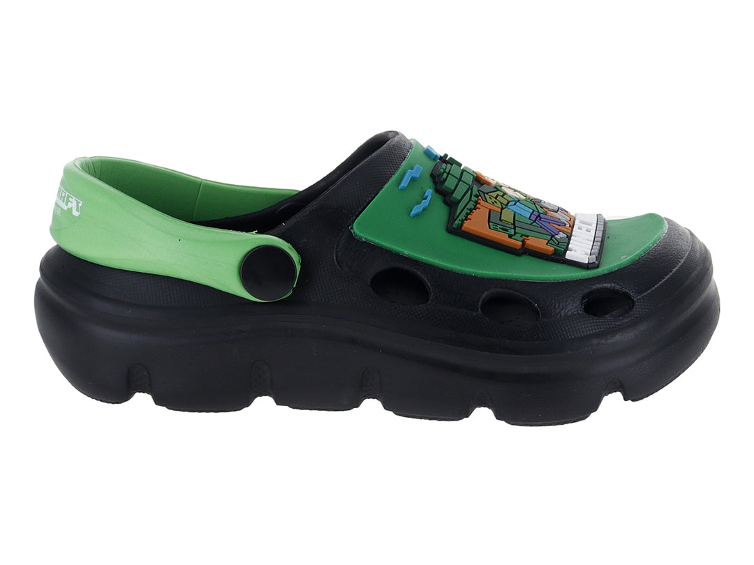 Sandalias tipo clog color negro con correa y detalles en verde para niño.