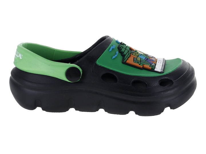 Sandalias tipo clog color negro con correa y detalles en verde para niño.
