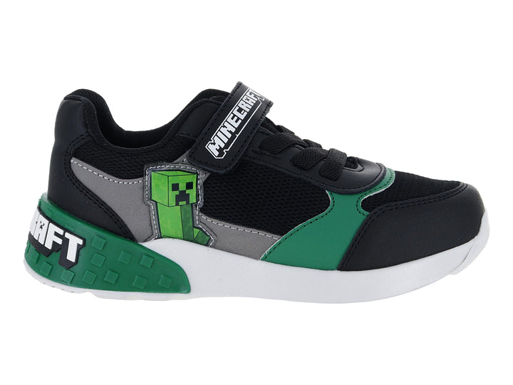 Tenis deportivos para niño color negro y verde con temática de Minecraft y suela blanca.