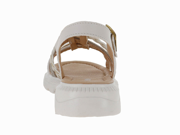 Sandalia infantil color latte con plataforma blanca y detalles dorados en las correas.