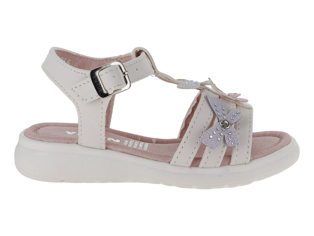 Sandalias color latte para niña con adorno de mariposa brillante y correa con hebilla.