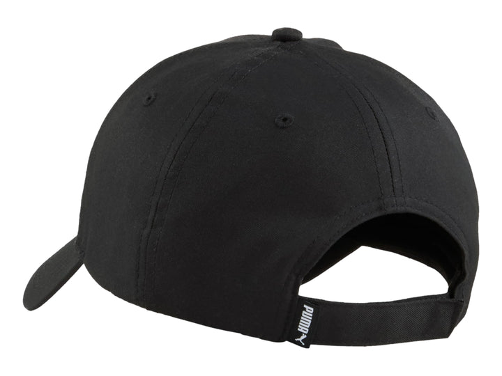 Gorra deportiva PUMA de color negro con visera curva y logotipo metálico discreto al frente.