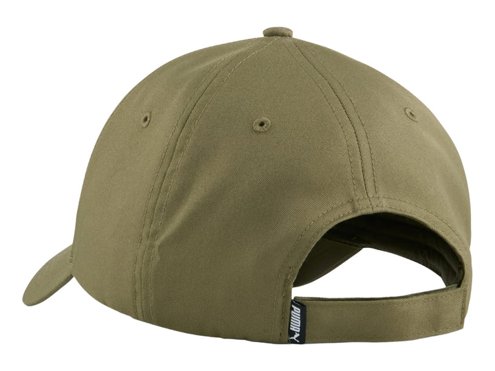 Gorra de béisbol PUMA en color verde oliva con logotipo metálico lateral.