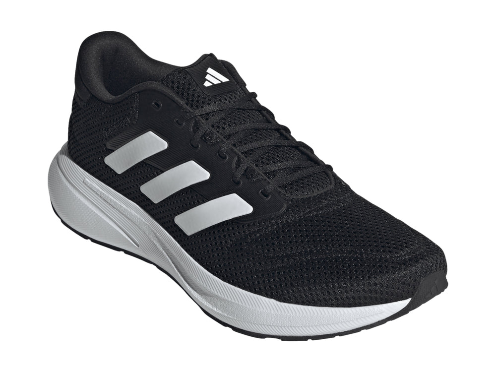 Tenis deportivos Adidas color negro con franjas y suela blanca.