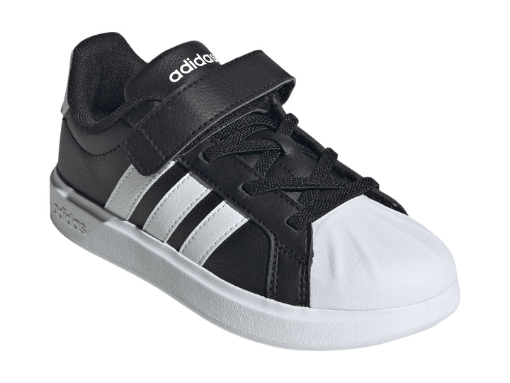 Tenis Adidas infantiles color negro con franjas y suela blanca, cierre de velcro y agujetas.