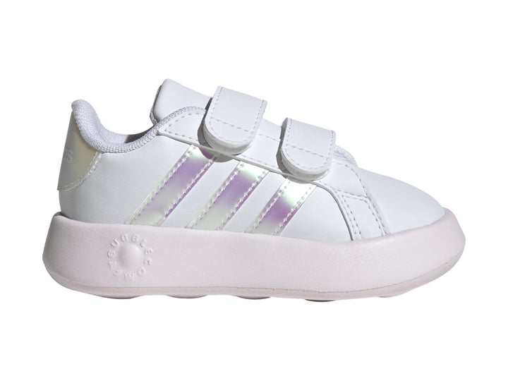 Tenis Adidas blancos con rayas iridiscentes y cierre de velcro.