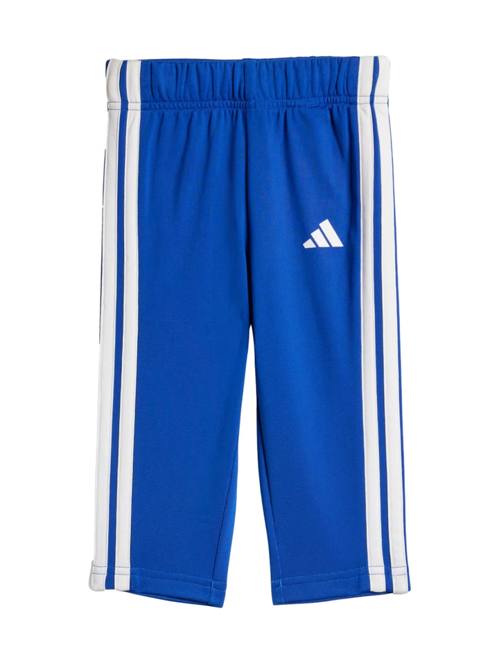 Conjunto deportivo Adidas para niños en color azul con franjas blancas y celestes, incluye chaqueta y pantalón.
