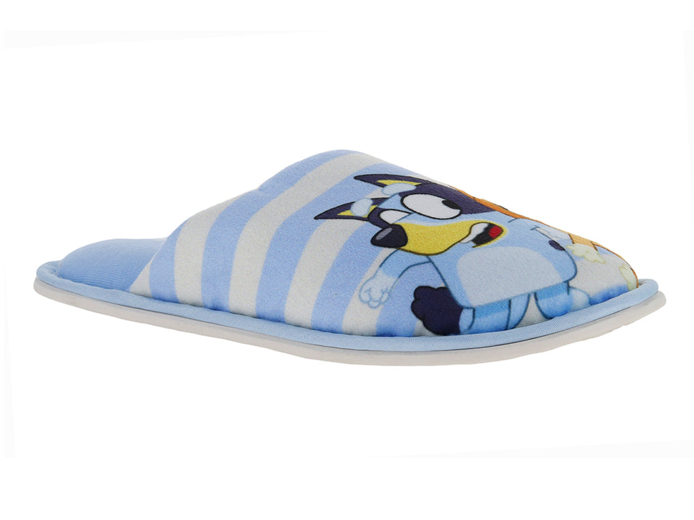 Pantufla azul con rayas blancas y diseño de personaje animado en la parte frontal.