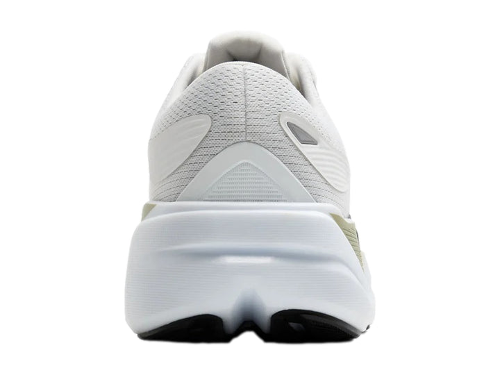 Tenis deportivos Brooks Ghost Max en color blanco con detalles en negro y beige, vista lateral.