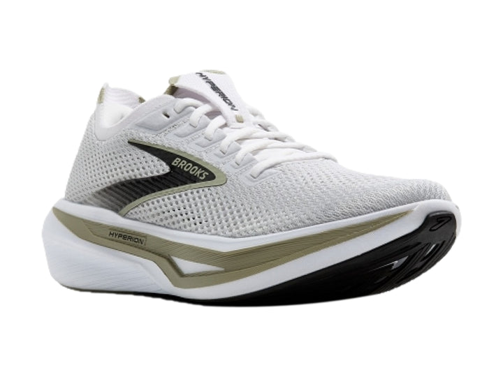Tenis deportivos Brooks Hyperion 3 color gris claro con detalles en negro y beige.
