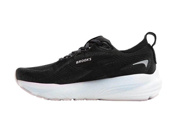 Tenis deportivos Brooks Glycerin 22 color negro con suela blanca y detalles en azul claro.