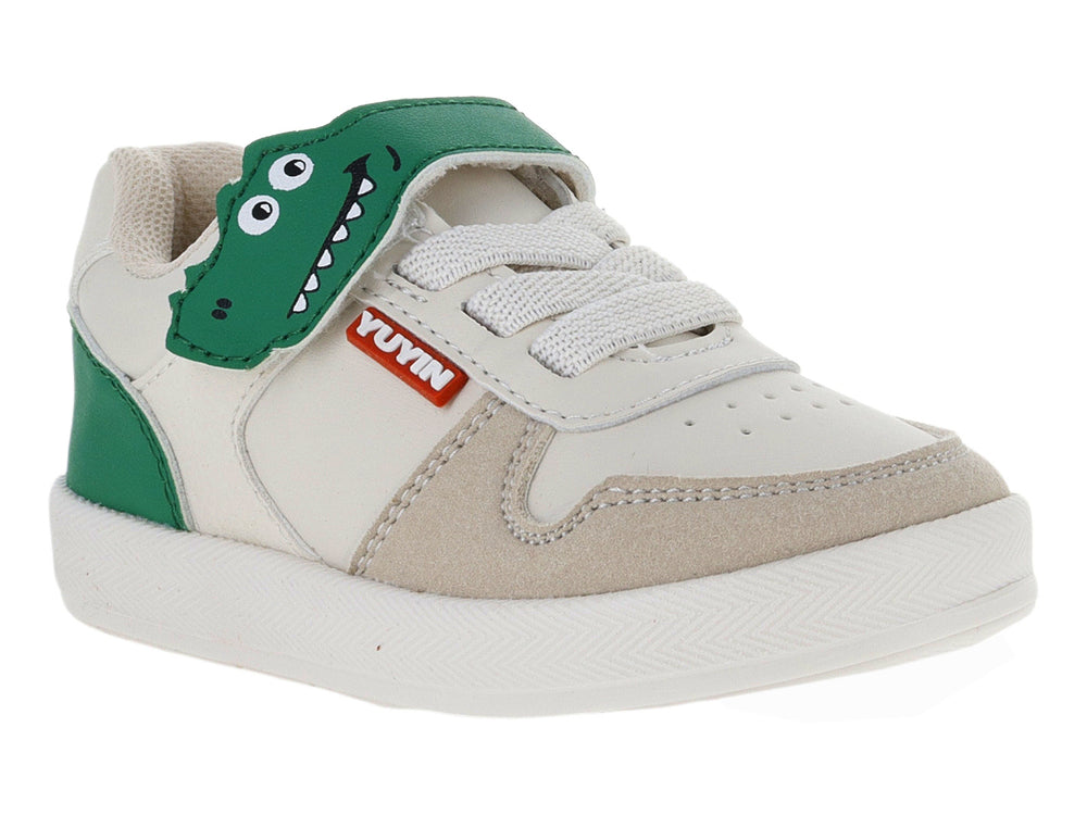 Tenis infantiles color beige con detalles en verde y un parche de dinosaurio en la lengüeta.