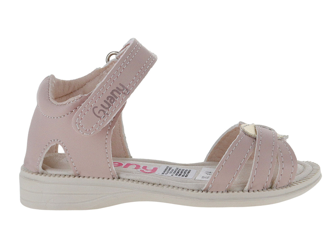 Sandalia para niña color rosa con correa de ajuste en el tobillo y suela blanca.