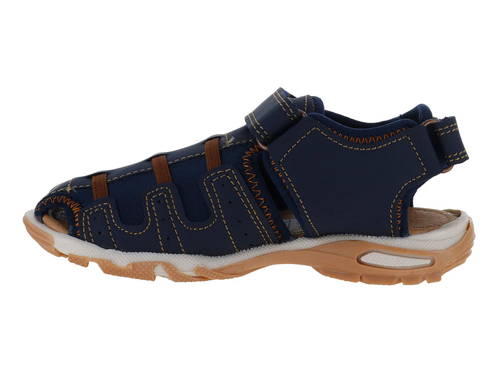 Sandalia cerrada Guany color azul marino con suela beige y cierres de velcro para niño.