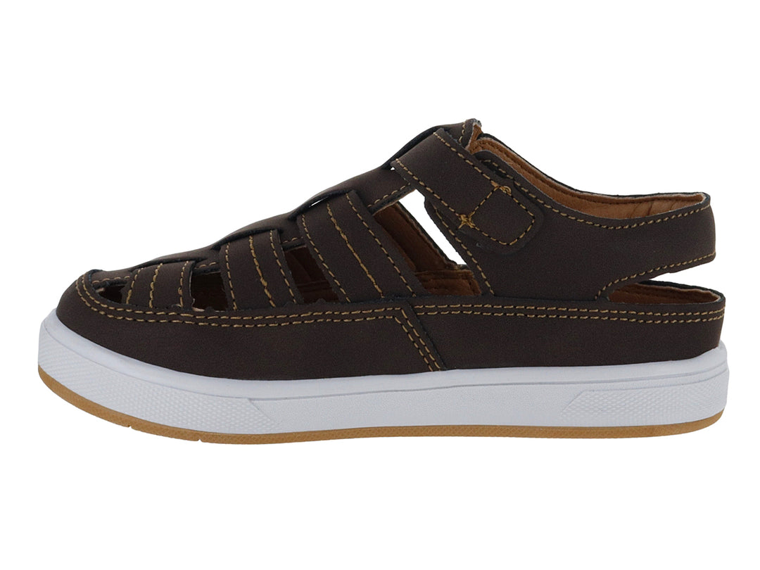 Sandalia cerrada color chocolate con suela blanca y correa ajustable.
