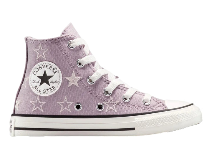 Tenis Converse Chuck Taylor All Star de bota color lila con estampado de estrellas blancas y suela blanca.