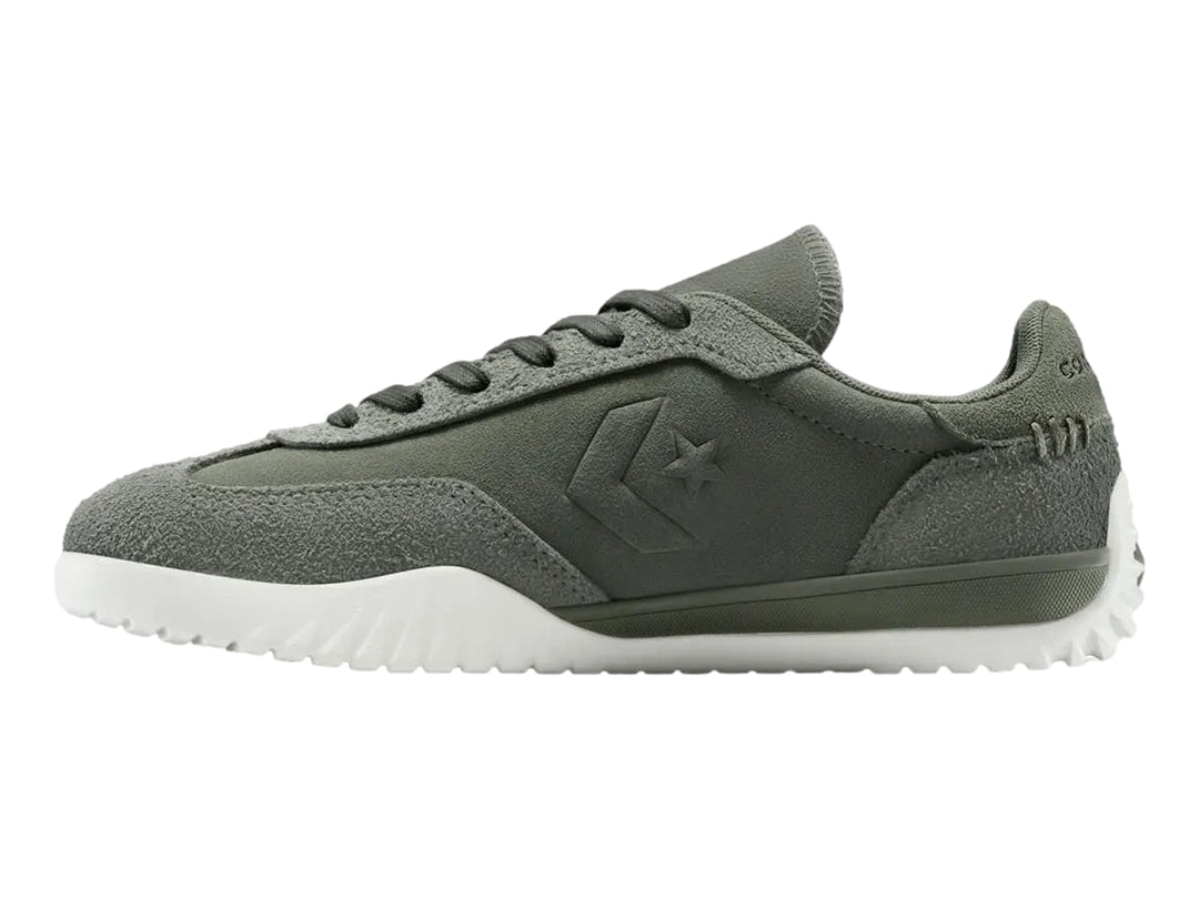 Tenis Converse Run Star Trainer color verde con suela blanca.