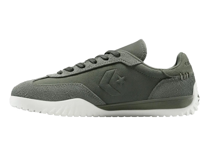 Tenis Converse Run Star Trainer color verde con suela blanca.
