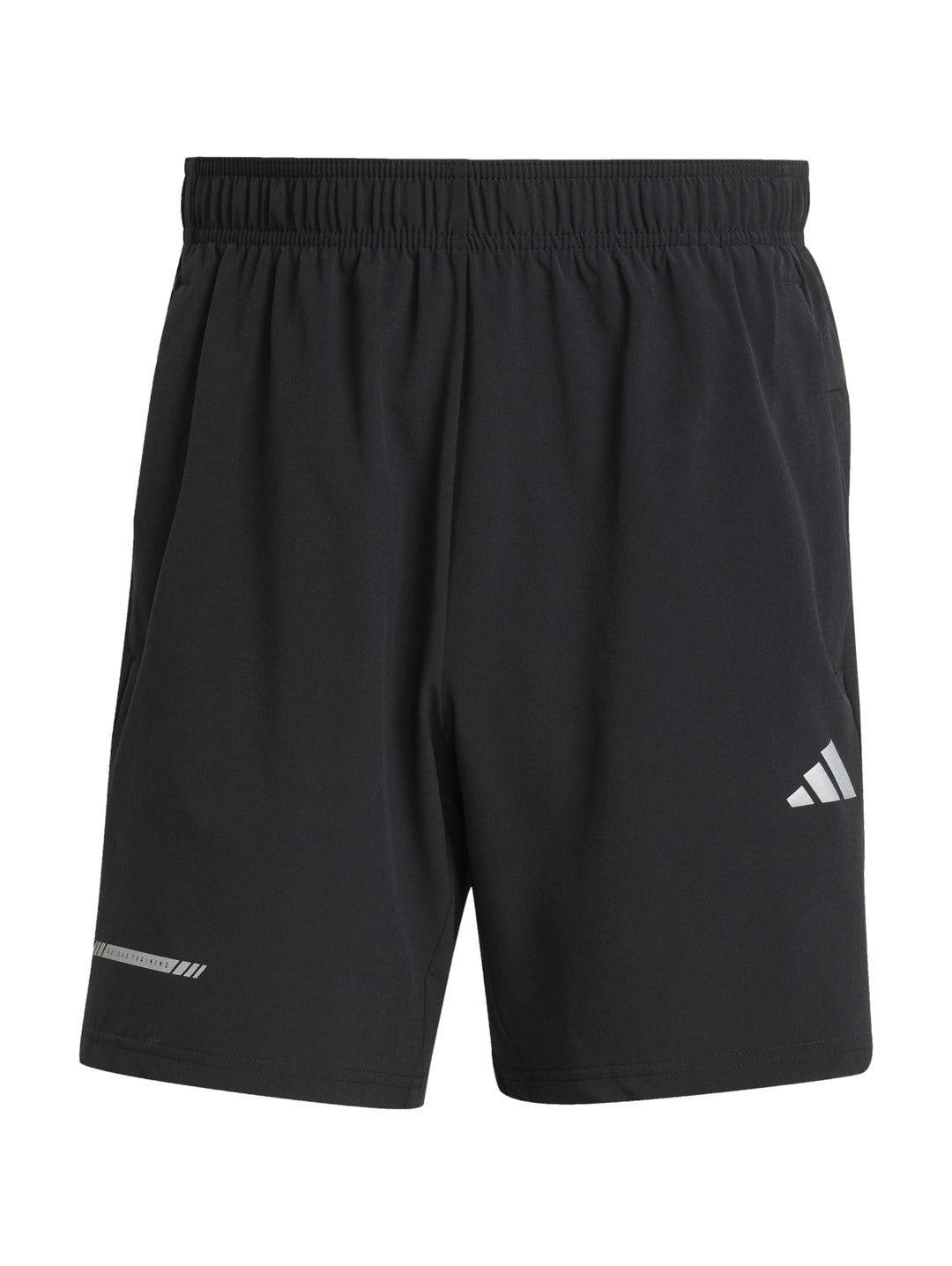 Hombre vistiendo shorts deportivos Adidas color negro con logo blanco en la pierna izquierda.