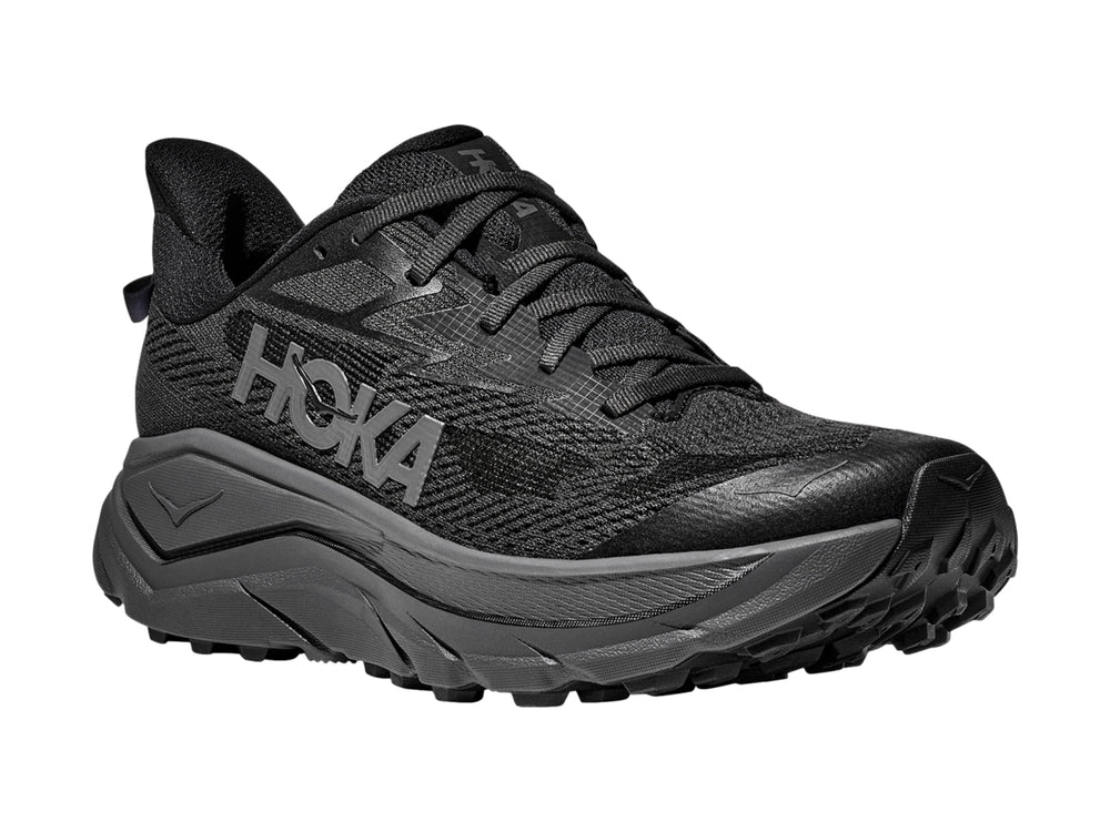 Tenis deportivos HOKA Challenger 8 en color negro y gris oscuro con suela robusta.