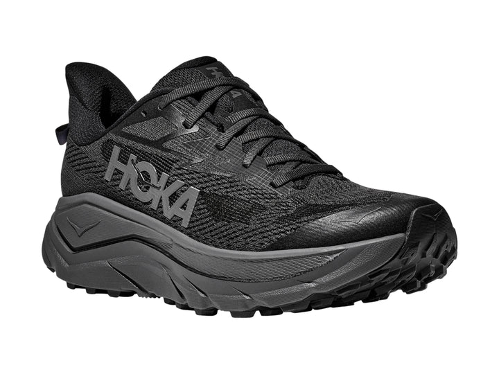 Tenis deportivos HOKA Challenger 8 en color negro y gris oscuro con suela robusta.