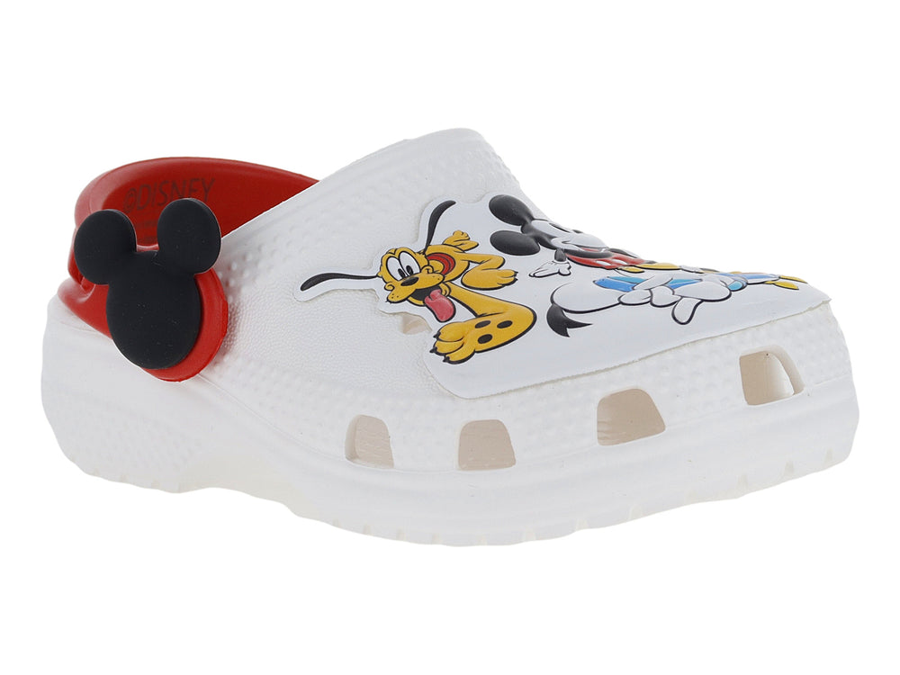 Zuecos blancos Crocs con detalles en rojo y decoraciones de Mickey Mouse y sus amigos.