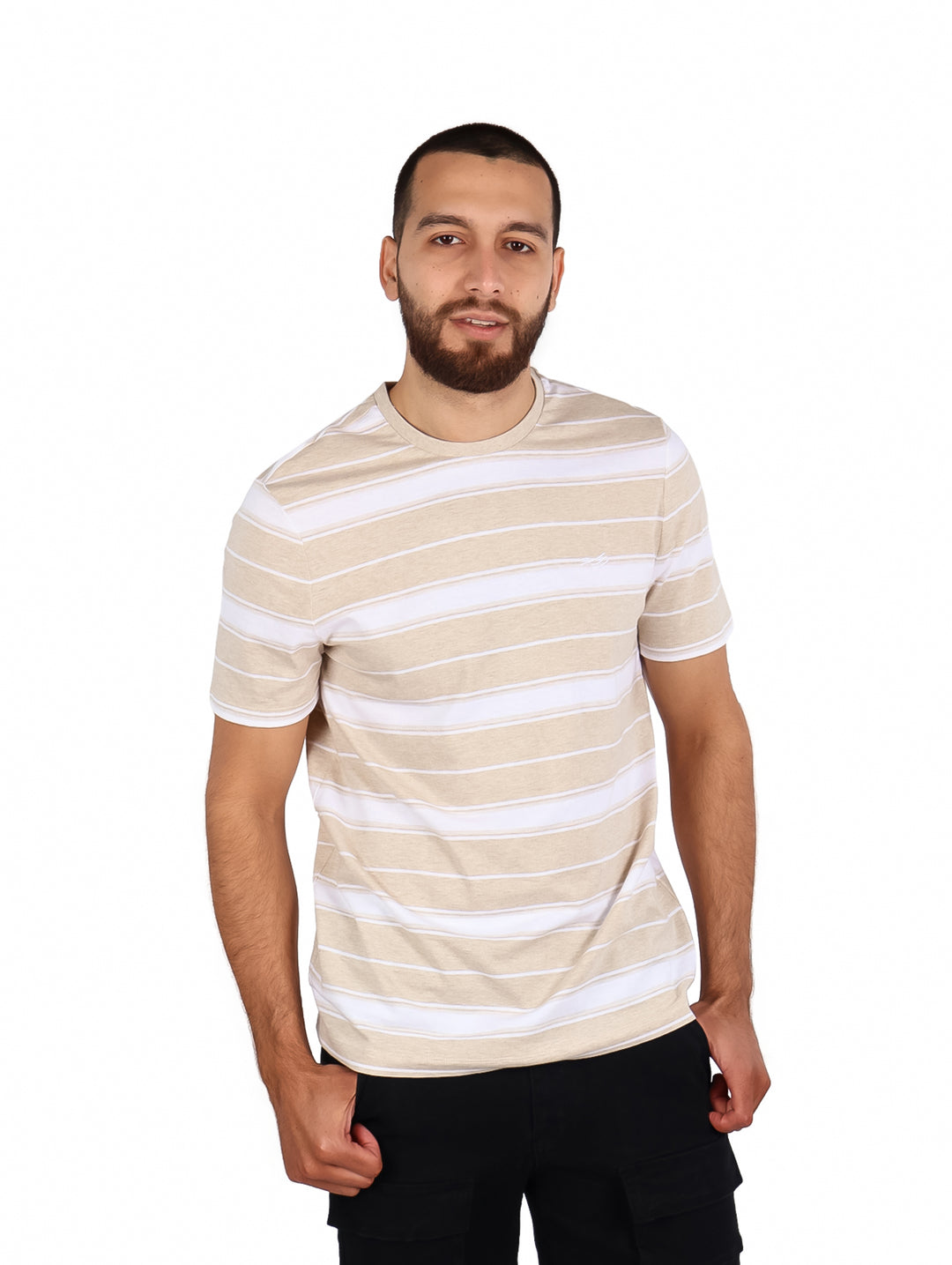 Camiseta de manga corta con rayas horizontales en colores oatmeal y blanco.