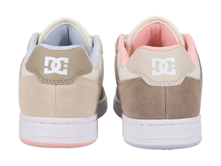 Tenis DC Shoes en colores café, beige y blanco con suela plana y cordones blancos.