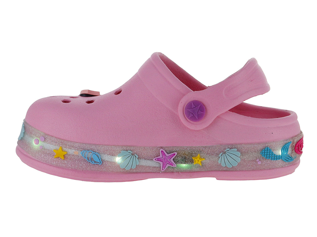 Sandalia tipo zueco color rosa con adornos de estrellas de mar, conchas y detalles brillantes.