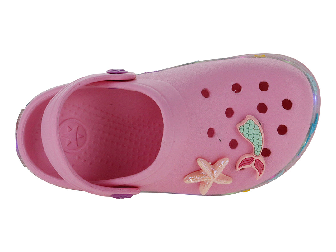 Sandalia tipo zueco color rosa con adornos de estrellas de mar, conchas y detalles brillantes.