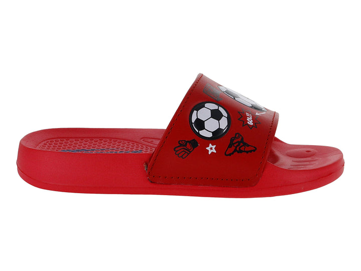 Sandalia deslizante roja con diseño de balón de fútbol y elementos deportivos.