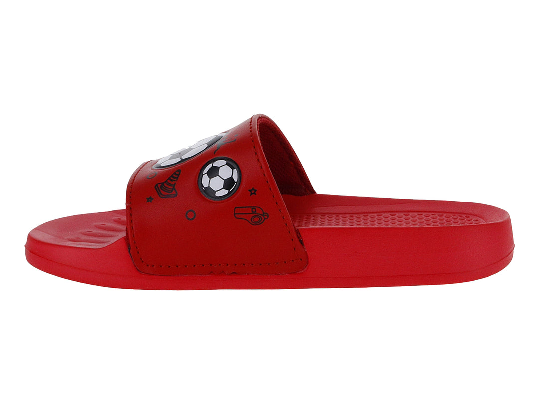 Sandalia deslizante roja con diseño de balón de fútbol y elementos deportivos.