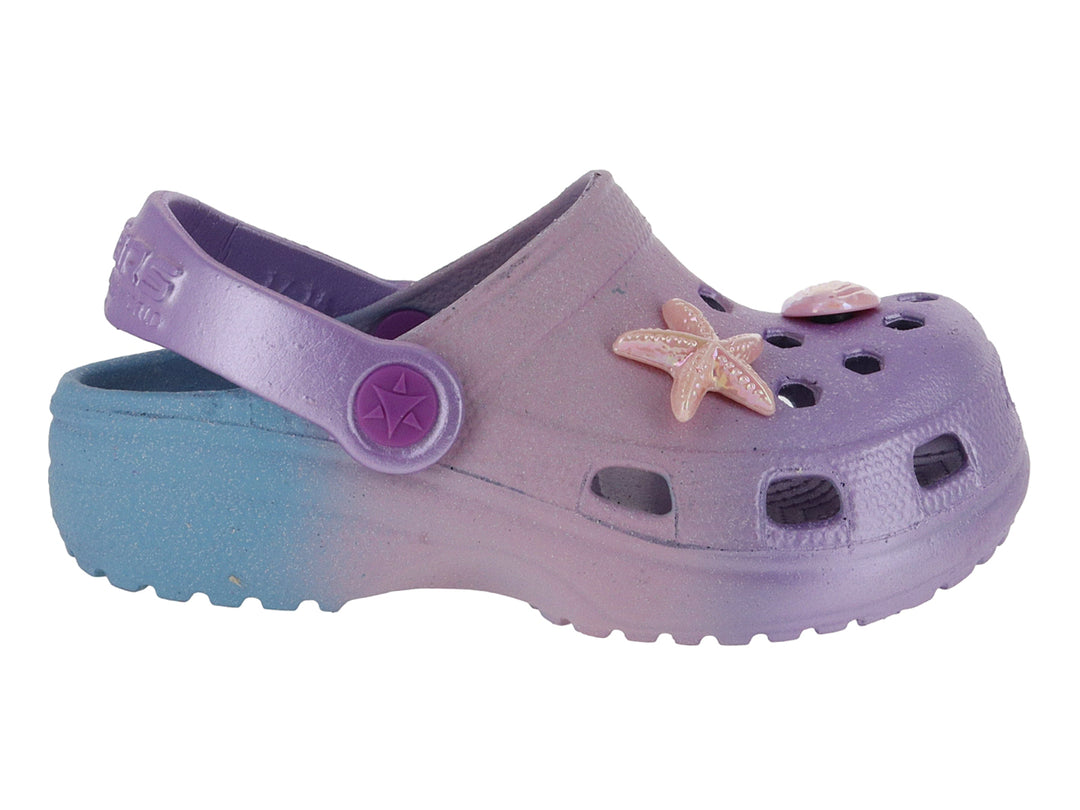 Sandalia tipo zueco con degradado de azul a morado y adorno de estrella de mar rosa.