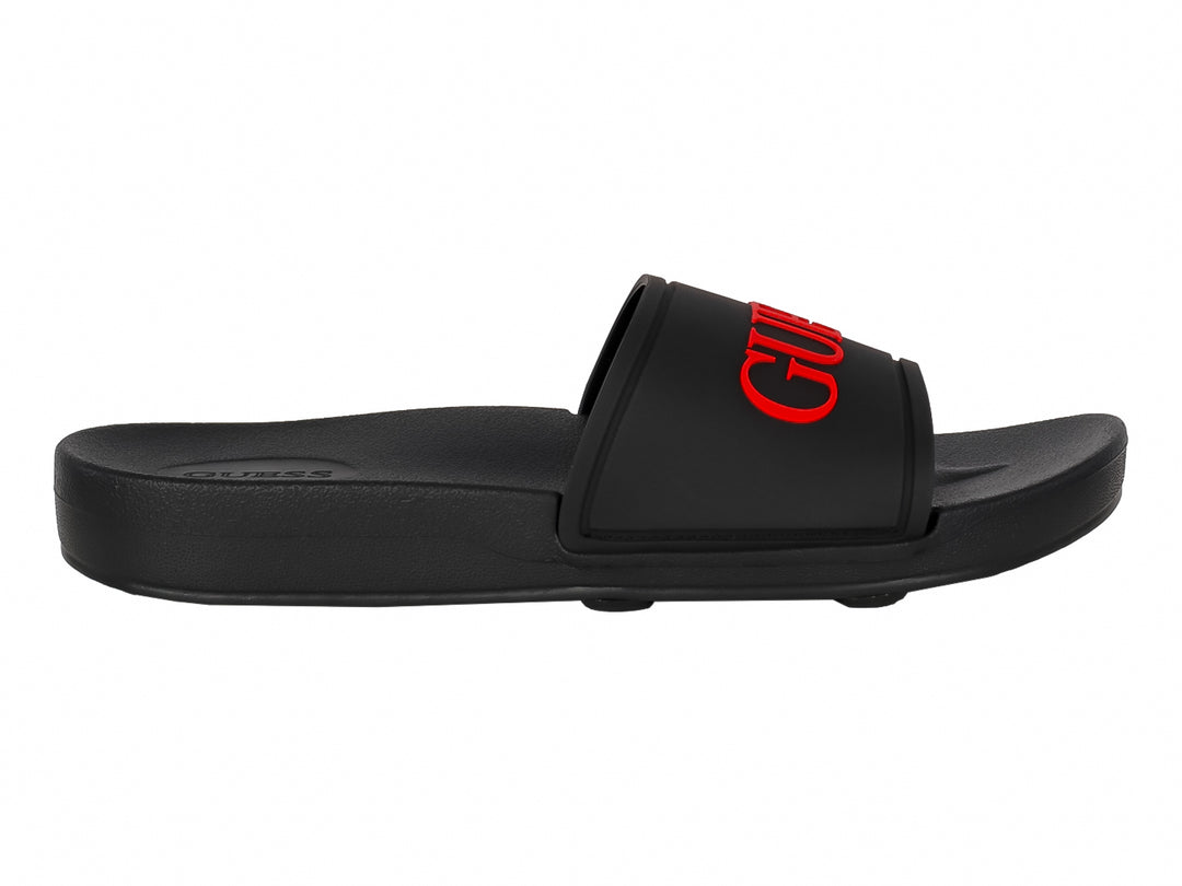 Sandalia deslizante Guess de color negro con logotipo en relieve de color rojo sobre la banda superior.