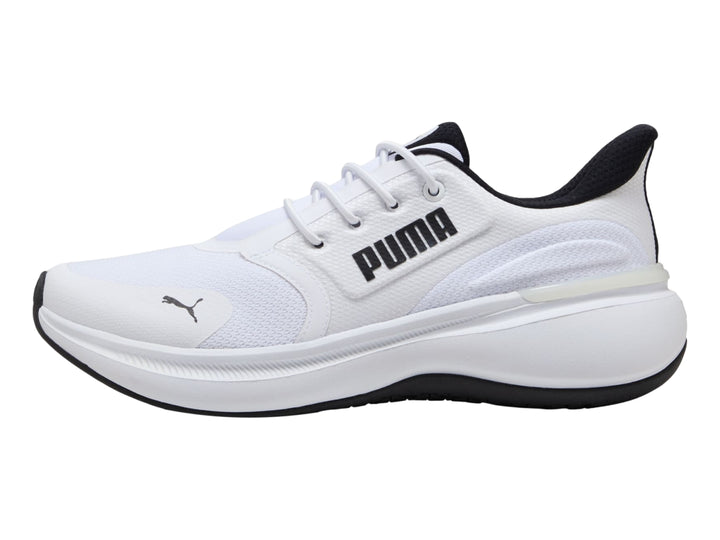 Tenis deportivos PUMA color blanco con detalles y suela en color negro.