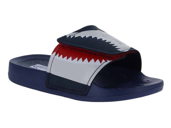 Sandalia slide color marino con diseño de boca de tiburón en blanco y rojo en la correa.