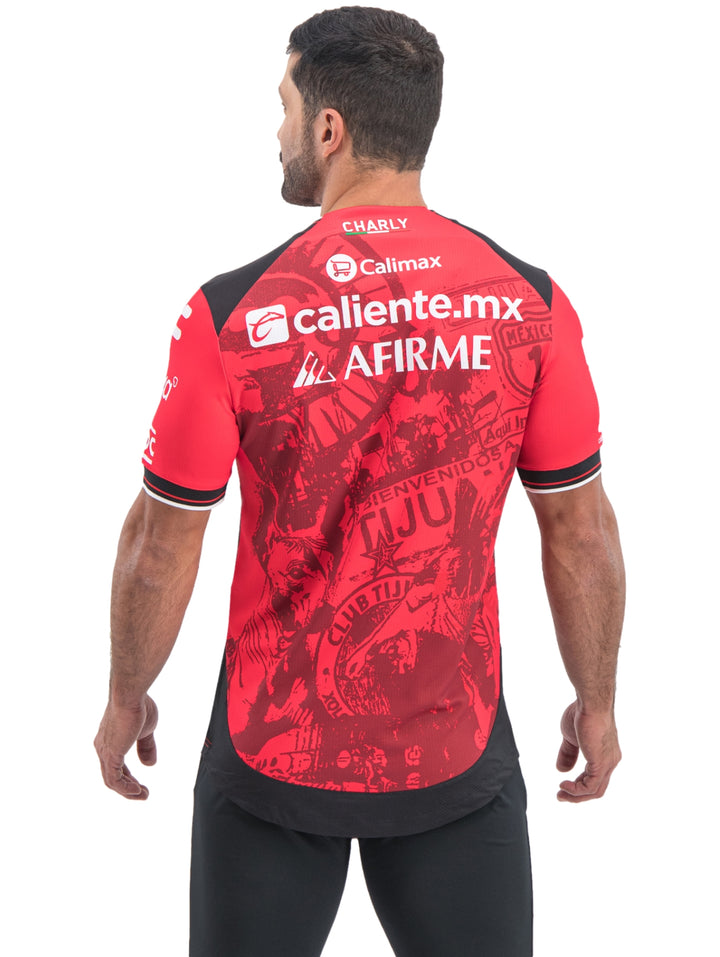 Jersey de fútbol Charly Xolos color rojo con detalles negros y blancos para hombre.