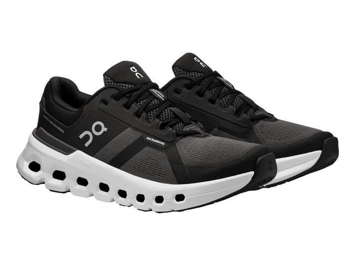Tenis deportivos ON Cloudrunner 2 en color negro con suela blanca característica de diseño perforado.