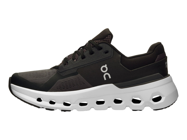 Tenis deportivos ON Cloudrunner 2 en color negro con suela blanca característica de diseño perforado.