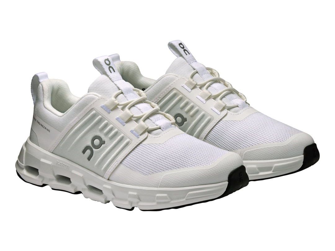 Tenis deportivos blancos para Niño marca On Cloud con suela amortiguada y malla transpirable.