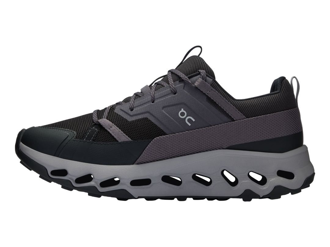 Tenis deportivos On Cloud en color negro y gris con suela amortiguada característica.
