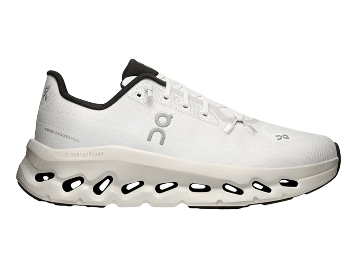 Tenis deportivos On Cloud color blanco con detalles en negro y suela tecnológica perforada.