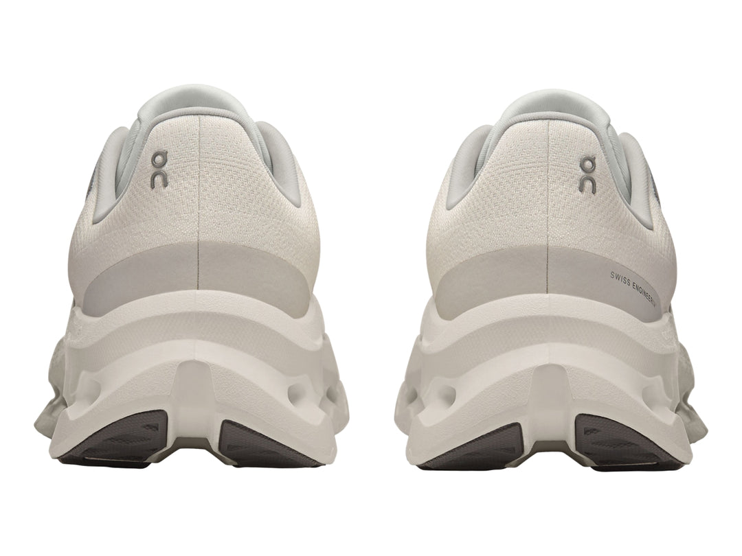 Tenis deportivos On Cloud color blanco con suela de celdas huecas y malla transpirable.