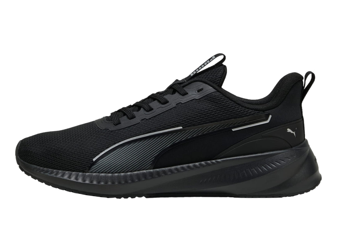 Tenis deportivos PUMA Flyer Lite 3 en color negro con detalles en gris, vista lateral.