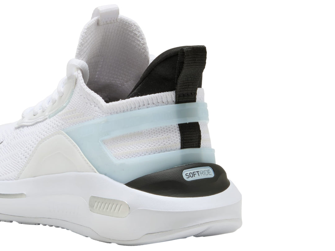 Tenis deportivos PUMA blancos con detalles en plata y negro, con suela blanca y malla transpirable.