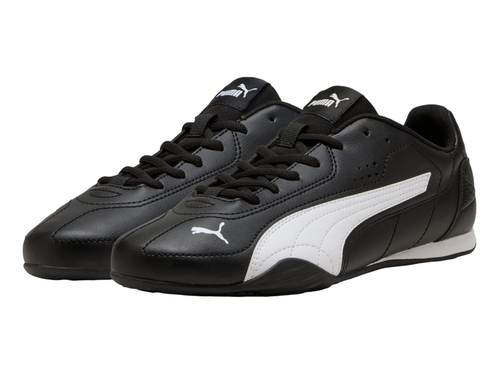 Tenis PUMA Catch en color negro con franja lateral blanca y suela blanca, vista de perfil.