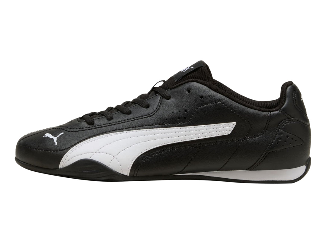 Tenis PUMA Catch en color negro con franja lateral blanca y suela blanca, vista de perfil.